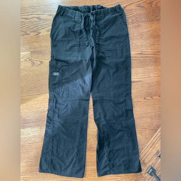 Black 🖤Cherokee Women Scrub Set 🏥 - Picture 2 of 13